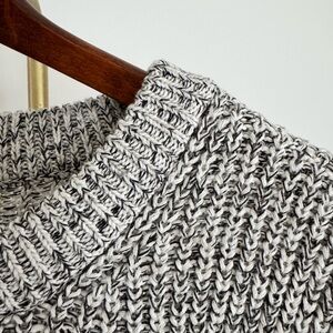 H&M L Cropped Chunky Sweater Black and White Heather